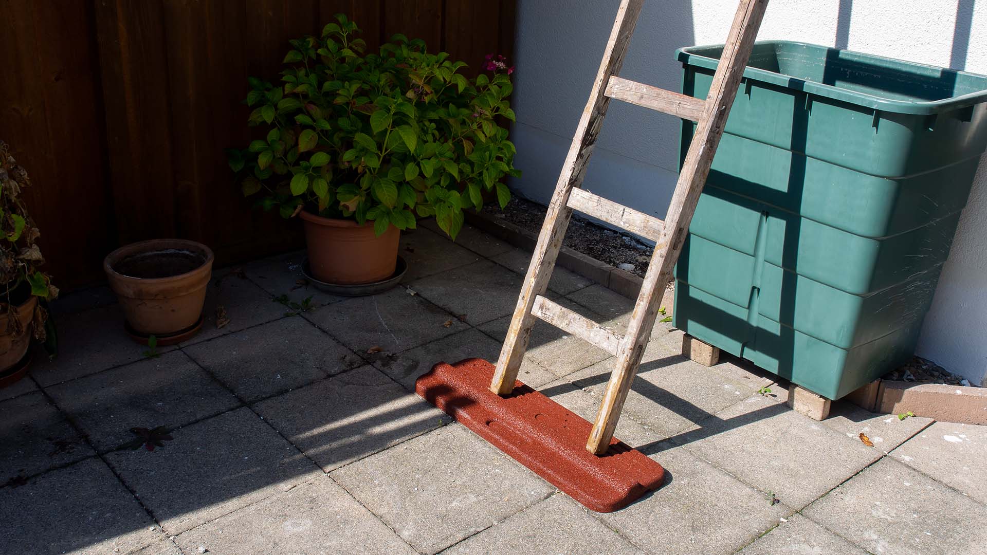Wooden ladder anti-slip mat